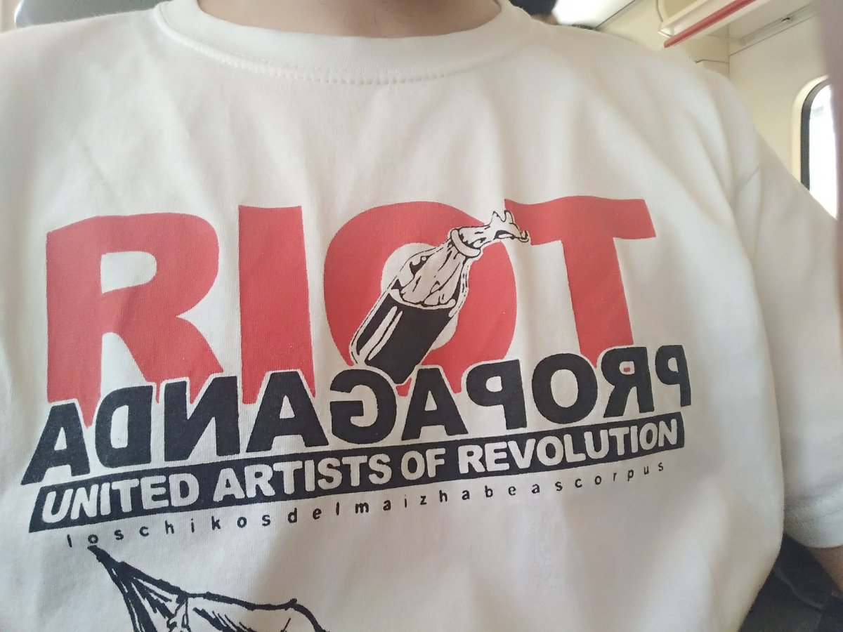 En resum: Moltes gràcies <a href="/RiotPropaganda_/">Riot Propaganda</a> <a href="/chikosdelmaiz/">Los Chikos del Maíz ⚒️</a> <a href="/habeascorpusgdr/">habeascorpus</a> per formar parte de la banda sonora de la meva vida. Avui vaig a currar amb la vostra samarreta tenint molt present que seguireu sent part de molts joves treballadors!