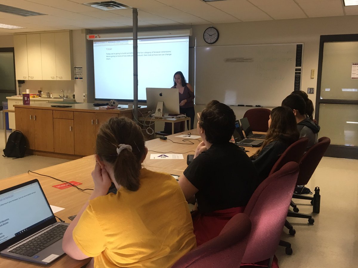 learningcodeysb's tweet image. .@HigginsRenee getting us started here at @cambriancollege for #TeensLearningCode #llcCodeDay