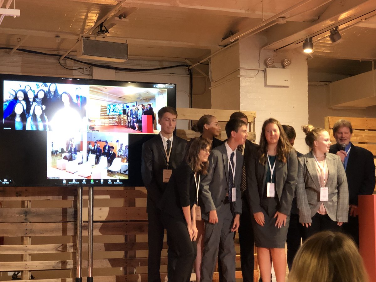 ZinebMouhyi's tweet photo. Experienting a virtual classroom example with Brazil and students presenting their projects creating amazing real positive impact on the ground #WISENY #educationforall @WISE_Tweets https://t.co/m68jVlSrs0
