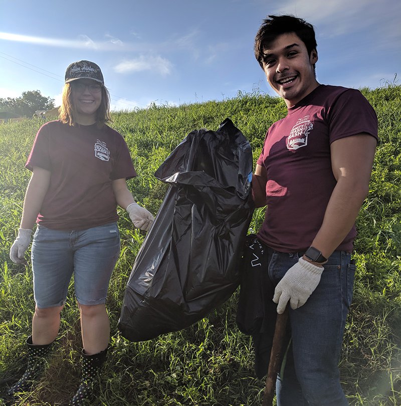 FreeseNichols's tweet photo. Our team had a great time helping clean up the #TrinityRiver last weekend with @TRWD_News. They discovered an old mattress and numerous tires! Weβre excited to help make our community a better place to live. #TrinityTrashBash #JoinFNI https://t.co/twN81FJNhN