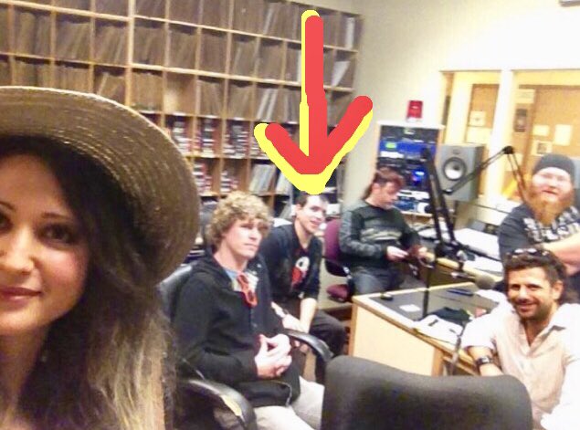 _Ra167_UYIMCG's tweet image. @stitcheddrummer 🐻🔥 #In2012 #AtRadioStation Via @FireTigerBand