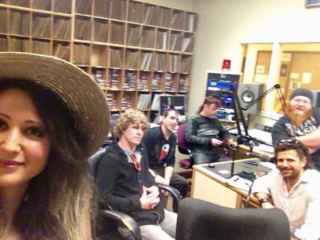 _Ra167_UYIMCG's tweet image. @stitcheddrummer 🐻🔥 #In2012 #AtRadioStation Via @FireTigerBand