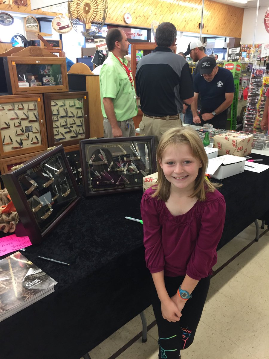 BarrySSpurlock's tweet photo. Awesome Case event in Richmond KY.  Amber is a fan of Case knives. #Bluegrasscase10 https://t.co/xm81syF7ij