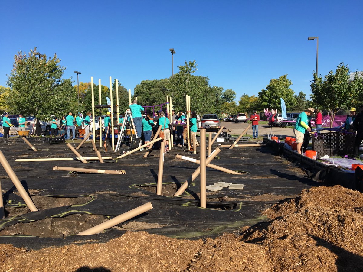 weareforesters's tweet photo. Around 200 volunteers are helping with the build. Some are moving a mountain of mulch, others are assembling the equipment. It takes a Community! #Foresters150build #playmatters #doingmore #movetoaction https://t.co/y83VJj8cq9