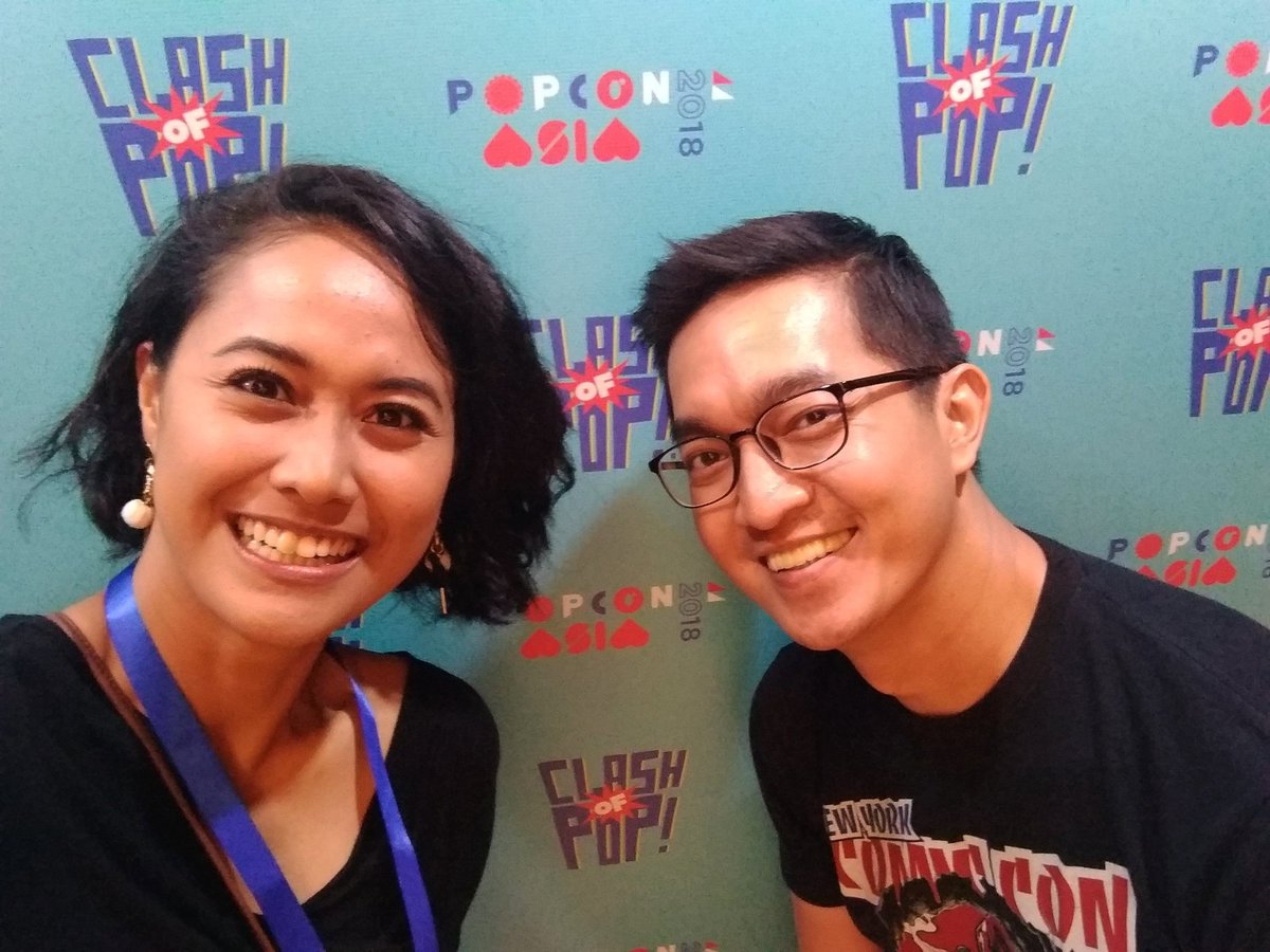 Berbahagia di @PopconAsia hari ini ketemu orang2 kreatif yang berkenan betul di hidup saya.

Aruga sang komikus, pak Slamet Ambari sang aktor, Pak Raza &amp; Ibu dari Starvision yang sangat ramah dan humble, dan penyiar kondang yang baik hati juga jumble <a href="/Imam_Wibowo/">Imam Wibowo</a> 💙