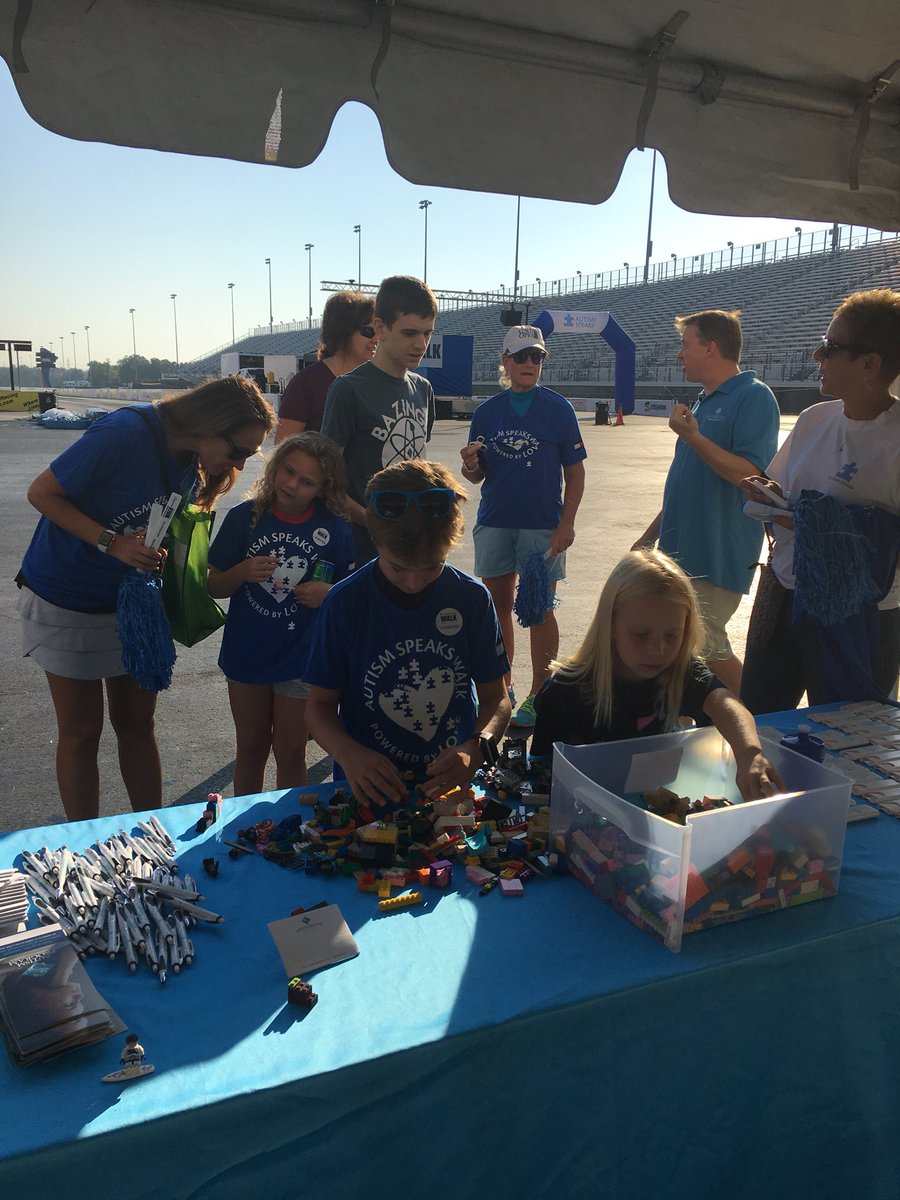 kristie_compton's tweet photo. Autism Speaks Walk with @scottbcompton #autismspeaks #springbrookbehavioralhealth https://t.co/mMTmmE2pdL
