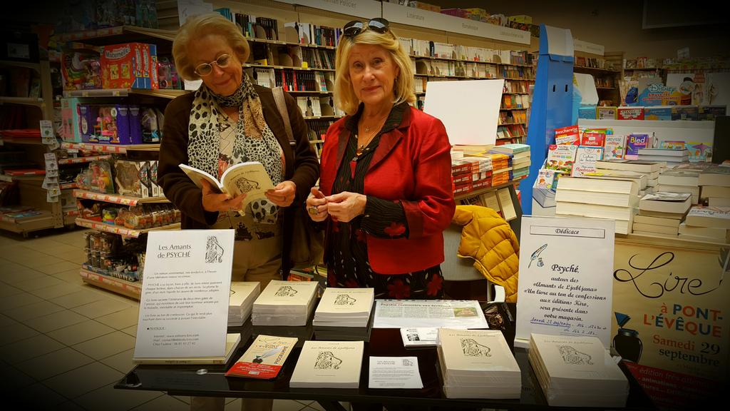 "L'Amour va,
L'amour vient,
L'amour retient,
L'Amour s'en va."
Avec l'auteure Psyché qui dédicace cet après-midi son dernier ouvrage "Les Amants de Ljubljana" ✒