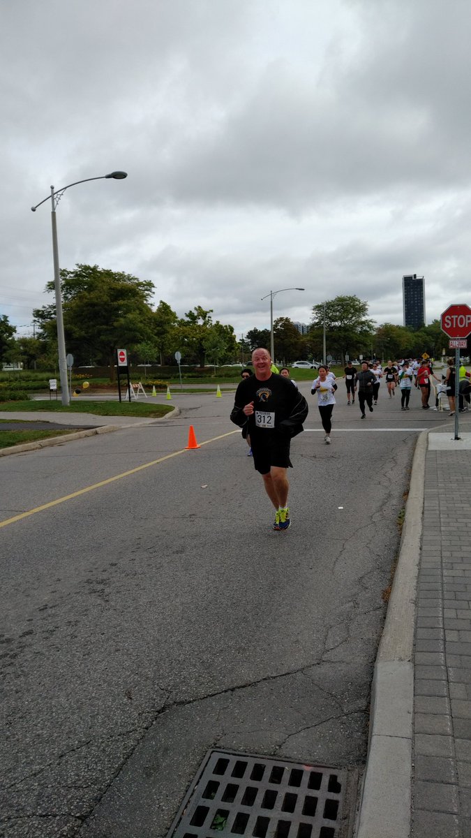 fmhouston's tweet photo. Leadership: when you run the run! Go Roly! #UWReunion @uwaterlooalumni #goblackgogold https://t.co/L9jyI6Z12u
