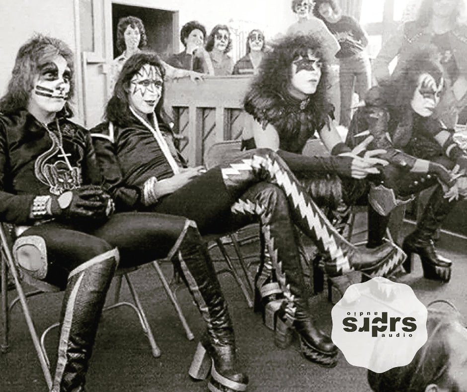 prsaudio's tweet photo. Conocidos por su maquillaje facial y sus extravagantes trajes, se hicieron famosos a mediados de los años 1970 gracias a sus actuaciones en directo.
#rocketerno #planeta80 #prsaudio #clásicos #programasenlatados #kiss https://t.co/yT4AzI6tdF