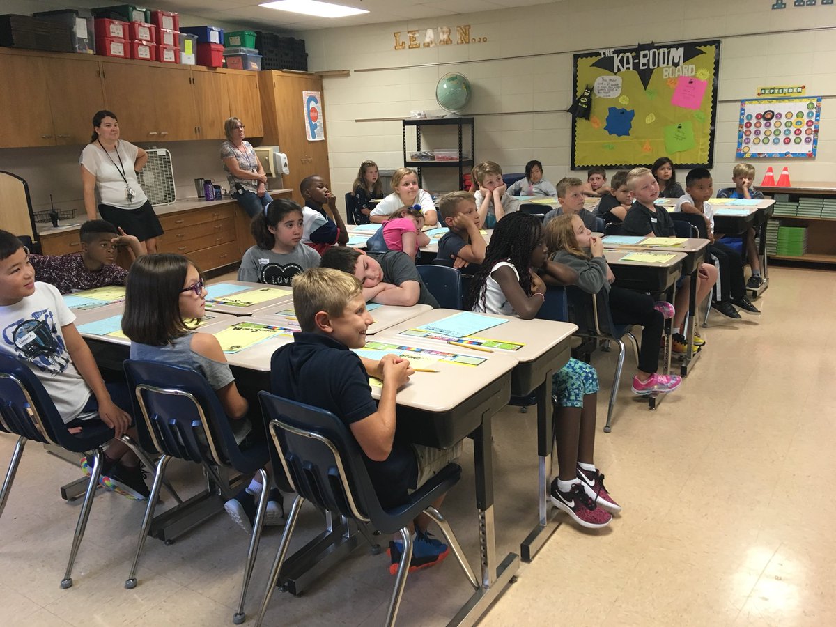 jakepederson's tweet image. Trying something new this year: #GoodNewsCallOfTheDay. At the end of each day, I make a positive phone call home for one student, in front of the whole class (using Gmail phone). Inspired by @PrincipalFrench &amp;amp; @samyanderCL #PublicRecognition #ShoutOuts #GameChanger