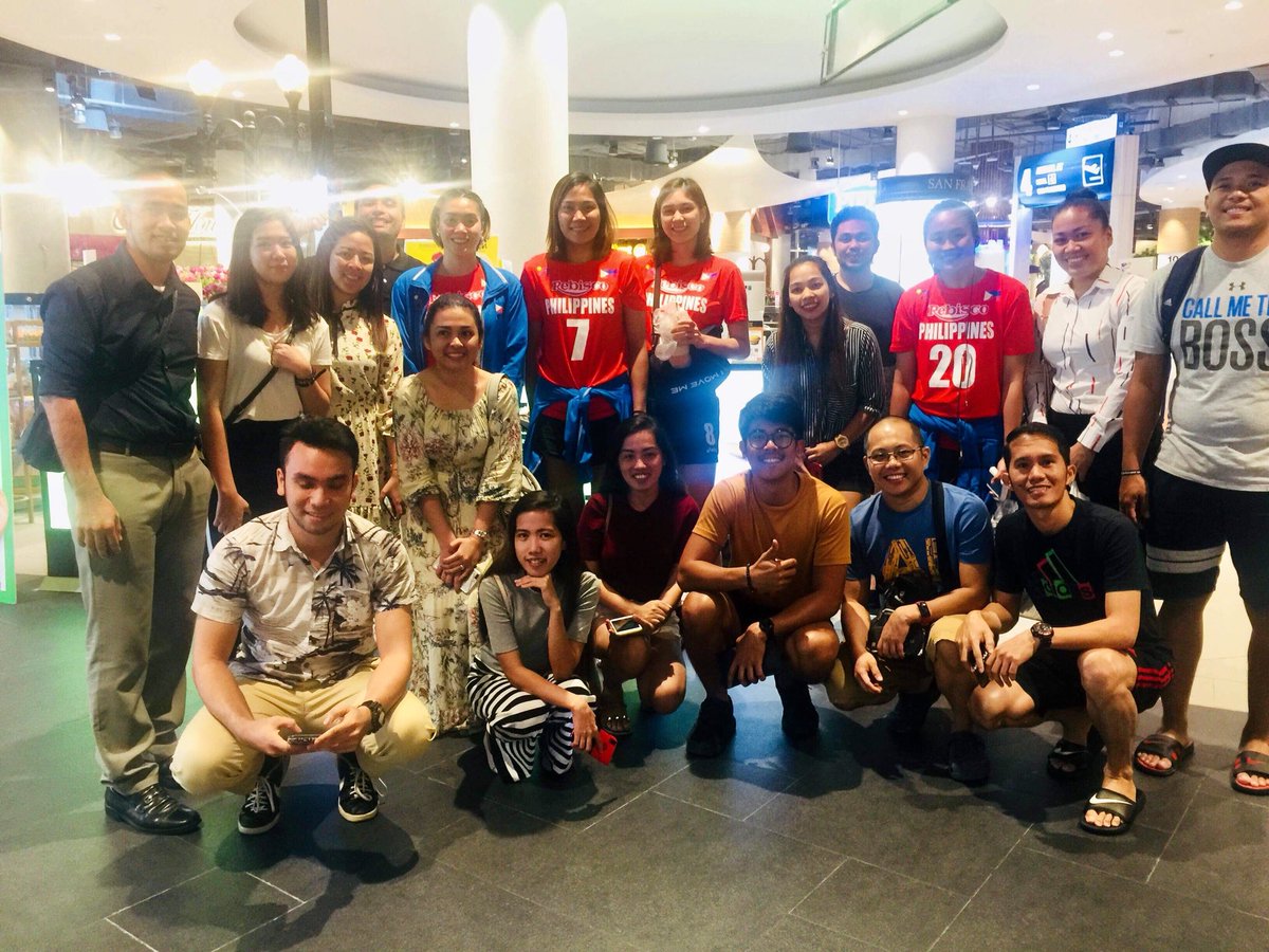 Mommydes28's tweet photo. Thank you po ulit.. kahit makukulit kami kakasunod sa inyo.. salamat po sa picture.. More power and God Bless NT.. @Abymarano @paatpaatpaat @mikareyesss @ladybeast05 #SambansaLABAN #AVC2018 

From your Pinoy Educator fans in Thailand🇵🇭🇵🇭🇹🇭🇹🇭.. https://t.co/W9Z379bVmJ