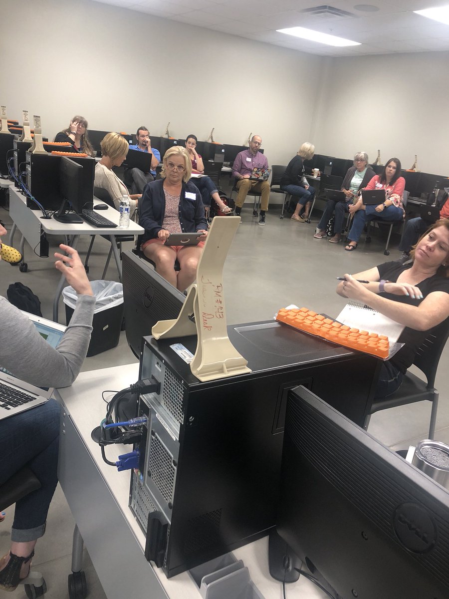 We’re talking #geniushour at #EdcampPCTX! If interested, check out <a href="/JoyKirr/">Joy Kirr (she/her)</a>’s Live Binder &amp; <a href="/DonWettrick/">Don Wettrick</a>’s “Pure Genius” book.