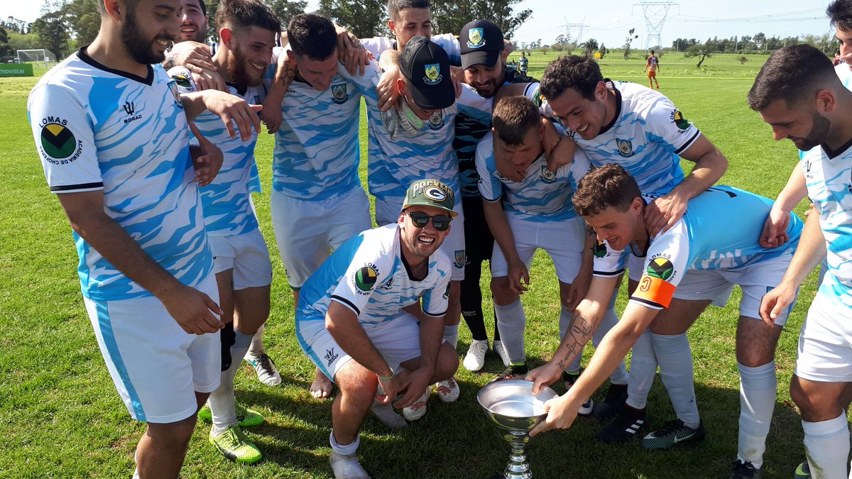 EnOffOK's tweet photo. 📸 Postales #LomasFC Campeón Inicial 2018 https://t.co/OsS5NlgN2h