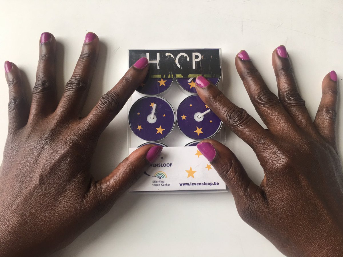 De handen van een van onze vechters, de kankerpatiënten die dit weekend onze VIP’s zijn. Nagels in de #levensloop2018 #levensloop8500 kleuren. #samentegenkanker #Kortrijk