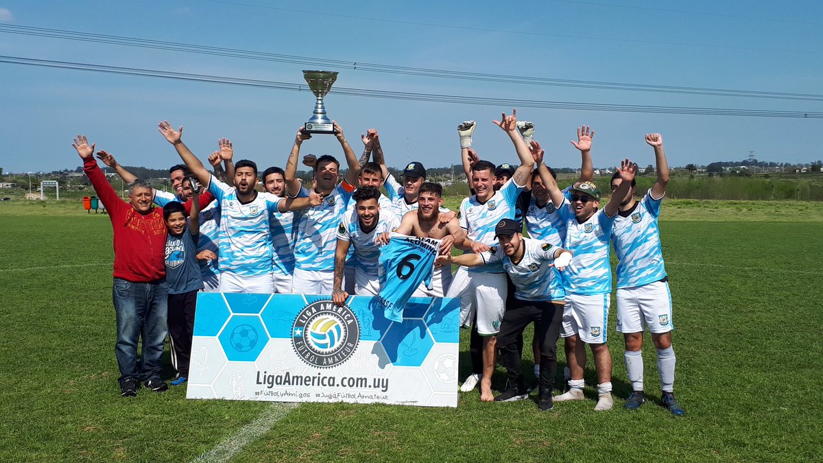 EnOffOK's tweet photo. 📸 Postales #LomasFC Campeón Inicial 2018 https://t.co/OsS5NlgN2h
