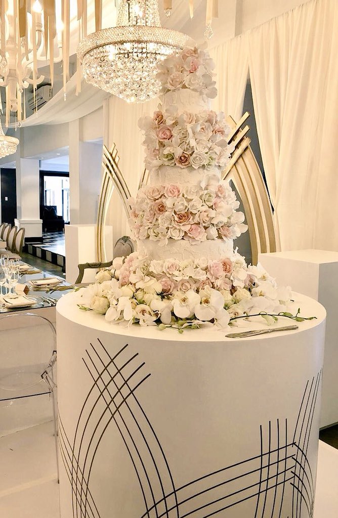 MomentProdSA's tweet image. RT weddingconcepts: Our showstopper wedging cake today MolenVlietWines #vipwedding #southafricanwedding