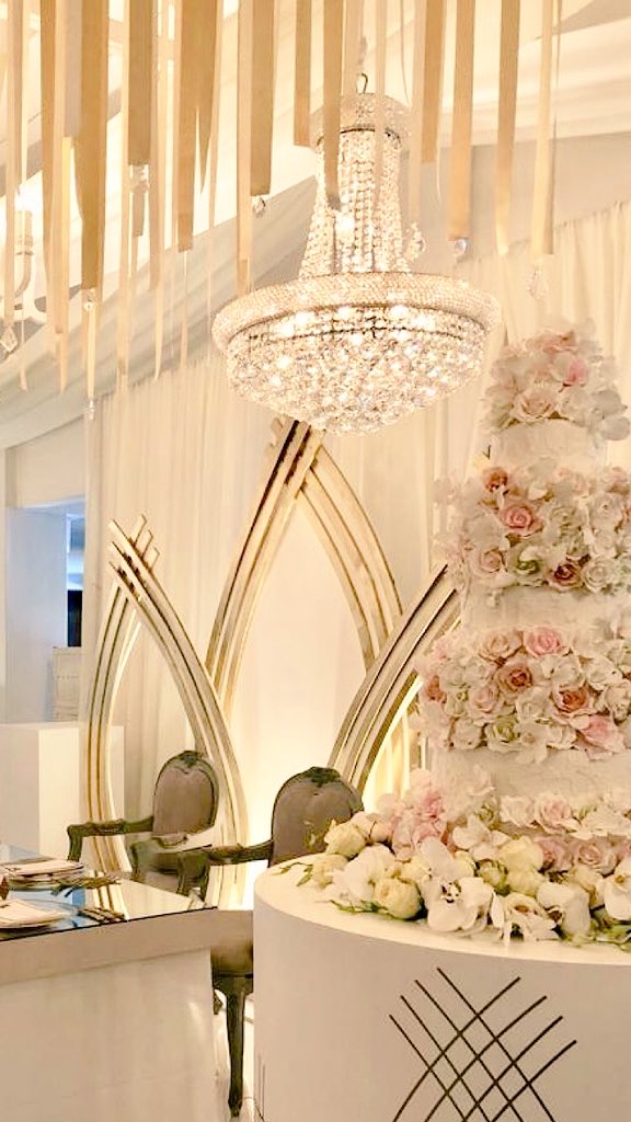 MomentProdSA's tweet image. RT weddingconcepts: Our showstopper wedging cake today MolenVlietWines #vipwedding #southafricanwedding