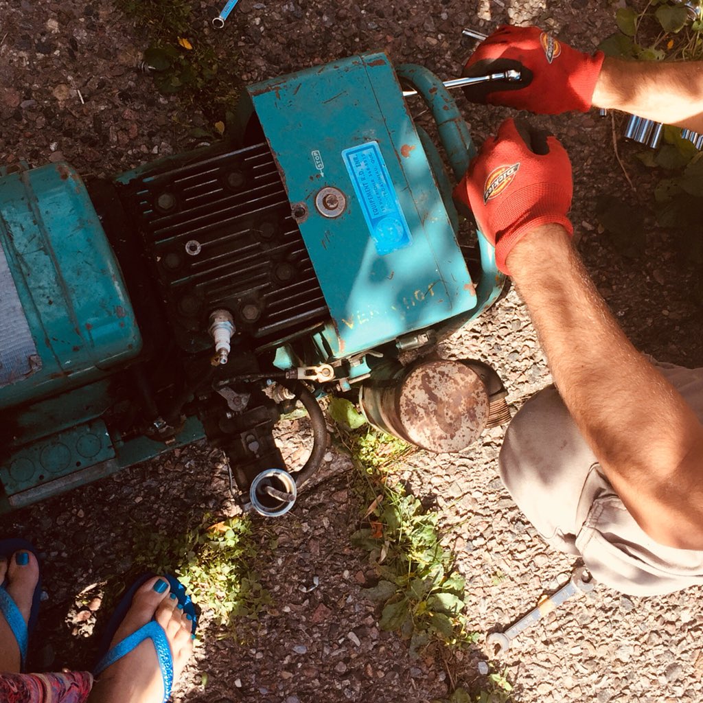 Laura_E1900's tweet photo. Tuning this puppy up! Can we get it to work?! #ottstorm #PowerOutage https://t.co/0OQvcZGoDo