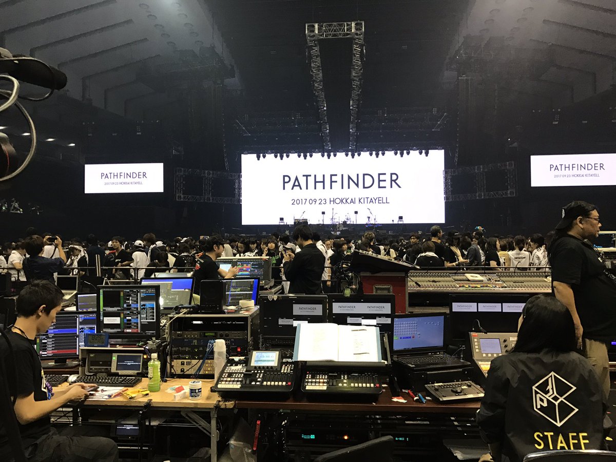 yuri_kirin3's tweet photo. わたしのPATHFINDERツアーは北海道から始まりました♡(*´◒`*)
やっぱツアトラ見るとテンションあがるよね♪ツアトラ写真取り放題だし!
物販も並ばないし♪北海道♡最高✨
1日目はPAの裏で東市監督を見つけ、後ろからニヤニヤ見つめてました♪🙌
ジンギスカンも食べたなぁ♪
#PF_SPR #PFの想い出 https://t.co/z0thU811me