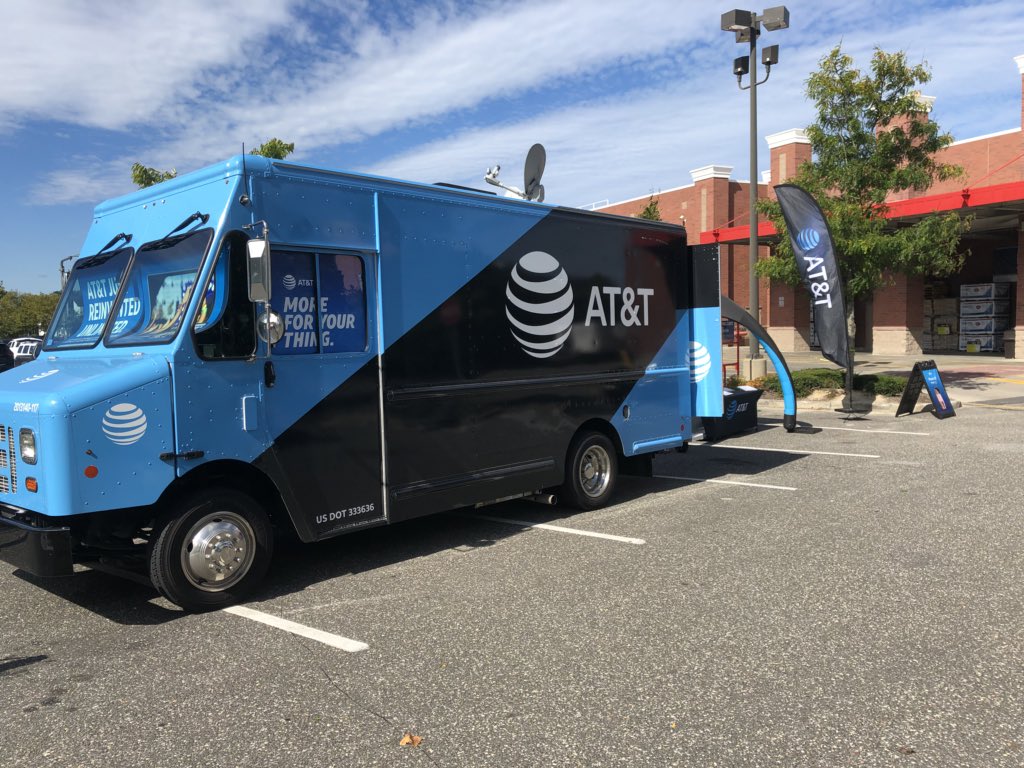 AmandaKopf's tweet photo. @eric_bunda &amp; I are taking over @Lowes for iPhone Disruption 🎊🥁 collaborating &amp; creating new partnerships is what this is all about!! #iPhoneDisruption #MobileNYNJ #MobileMadness https://t.co/Z1q9FzO9sJ