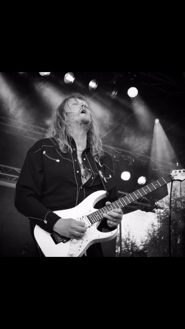 Trond rockin out!! Have a great day 🤘🏻🎸 #nilskrue #dreampolicenorway #frontiersmusicsrl #rocknytt #ibanezguitars #englamps #kemperamps #alicecooper #tonsofrock #hollywoodvampires #dracula #vladtheimpaler #club_alicecooper