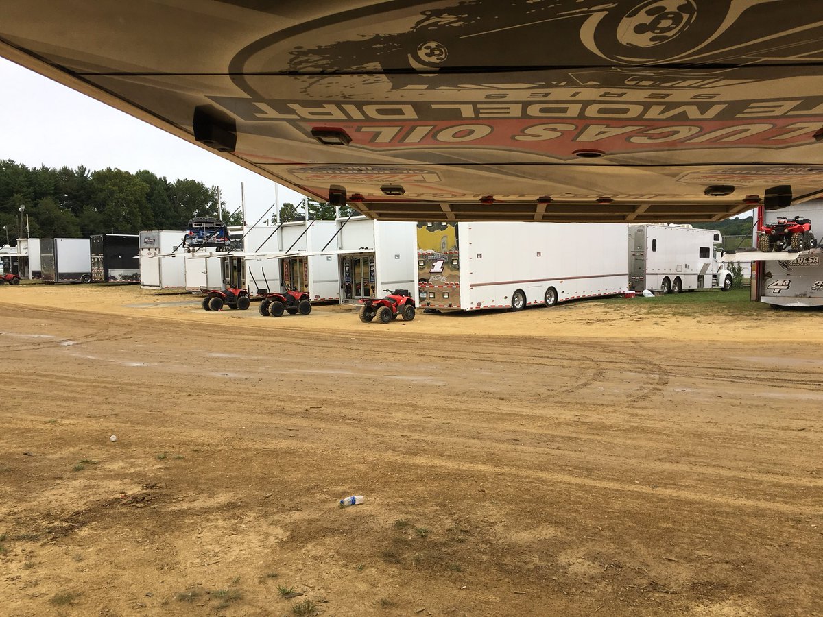 “Not a creature was stirring, not even a mouse”...🤫 teams are getting rested before tonight’s #LucasDirt #Jackson100 @btownspeedway