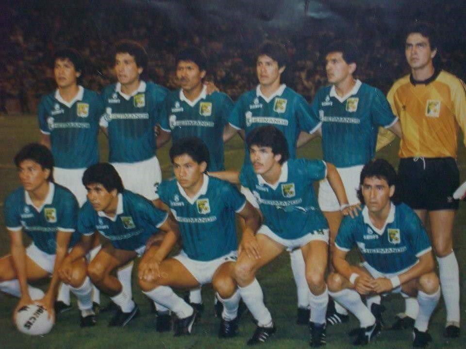 Ricardo Jasso Vivero på Twitter: "Alineación de León en 87-88 con Ambriz como jugador. Arriba: José Ruiz, Carlos Rodríguez, "Perla" Rodríguez, Raúl Martínez, Jorge Martínez y Alejandro López. Abajo: Jorge Pajarito, Juan