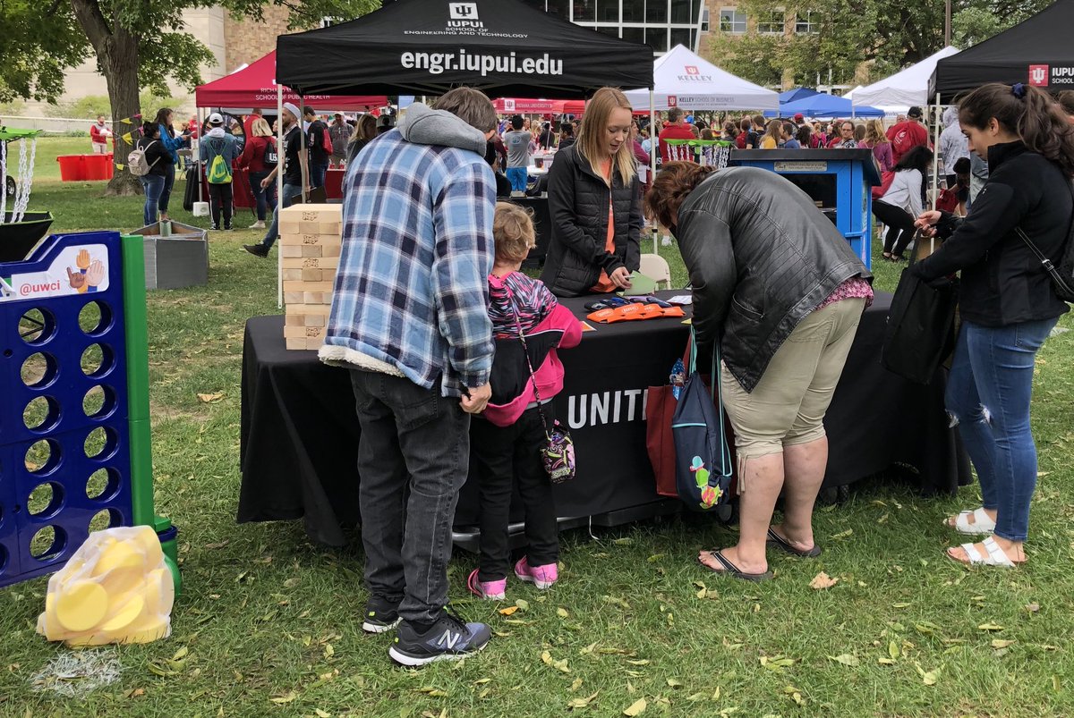 IUIndyUWay's tweet photo. Having a great time at the @IUPUIRegatta with Caitlin from @uwci promoting the @IupuiUway campaign. #yougottaregatta #gamechangers #readup https://t.co/YoxJiQDeOs