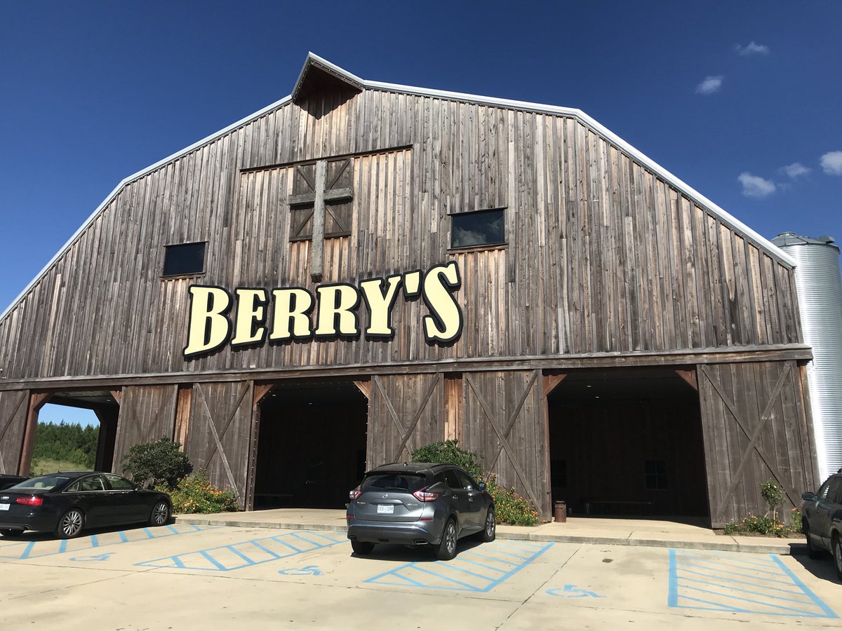 KyleMaxie15's tweet photo. Introduced a couple of guys to Berry’s for the first time last time! I think we’re still full! #BobcatNetwork @jarretthoff @jdcoach @Sammcc22 @SkylerHill15 🎤🎧🎥🖥 https://t.co/fLo1GSW7RZ