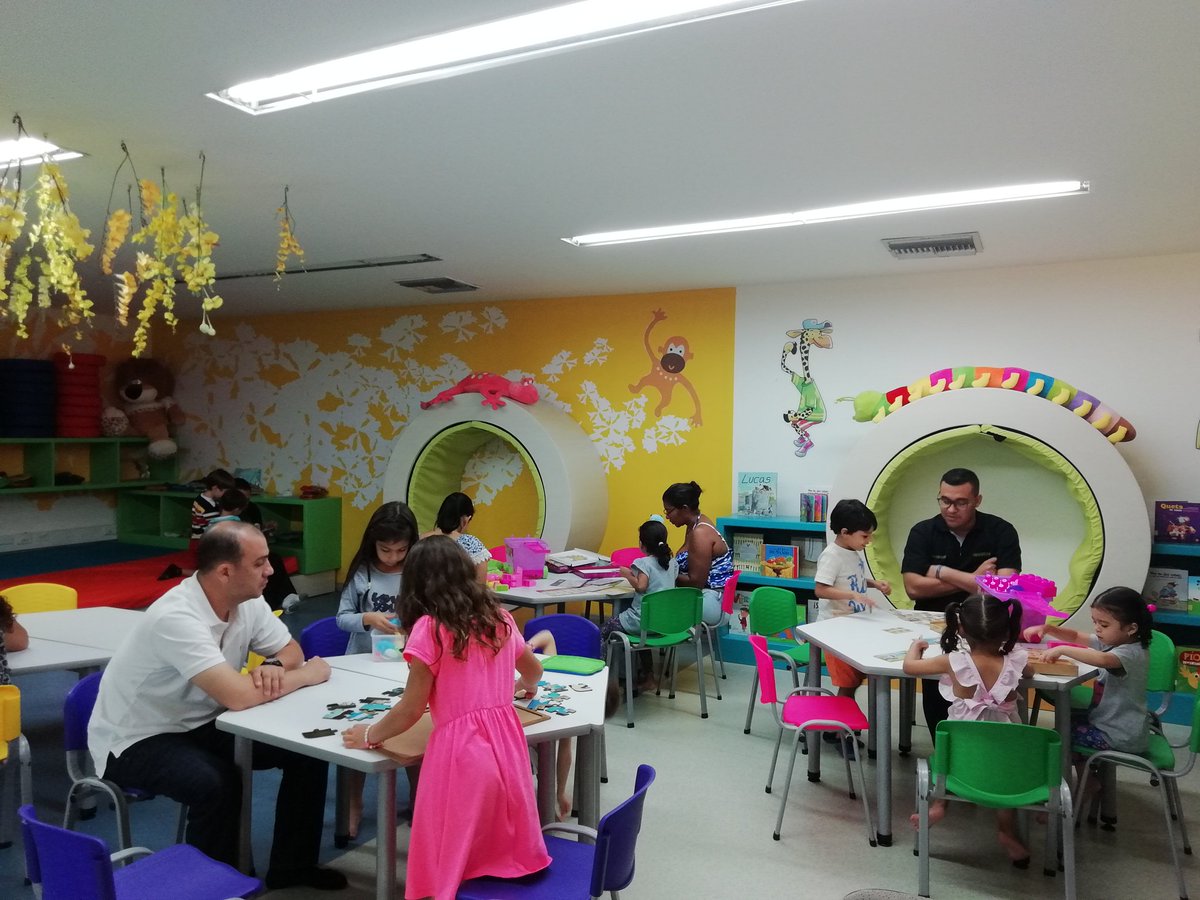 CarmenM16's tweet photo. Gracias @Areandina  por permitirnos vivir esta experiencia a sus graduados : Lecturas con Librín! Organizado por la Oficina de Graduados para nuestros hijos. Gracias por pensar en nosotros y nuestras familias..💚 #ExperienciaArendina https://t.co/9Onspg0MyX