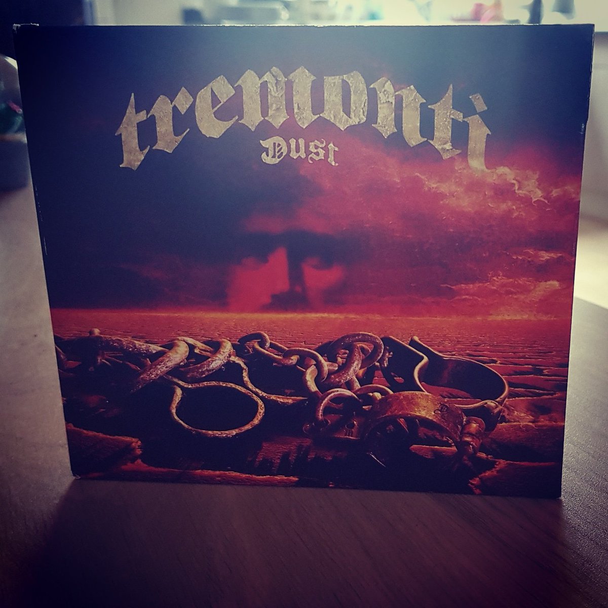 staaten82's tweet photo. @TremontiProject @MarkTremonti Got the last missing album from mom for my 36th birthday 😍 thnx mom 😘 #tremonti #Dust #birthday #metal #rock #rockchick #missingpiece #musicislife 🤘🏻🎉 https://t.co/H49y4KvBCZ