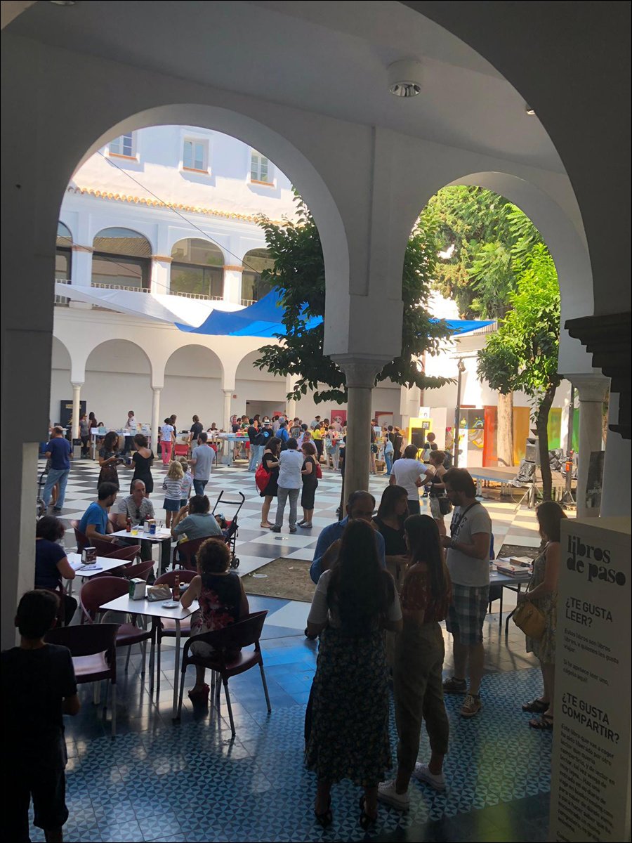 CICUS_'s tweet photo. Gran ambiente esta mañana en #CICUS @unisevilla gracias a #CJD18 y #Bookstock2018.. Retomamos la actividad a las 18 h con charlas, mesas redondas, sesiones de #spokenword y en torno a 50 editoriales presentando sus novedades en nuestro patio: https://t.co/nuRRC1vkvR https://t.co/LRx8cLkHg4