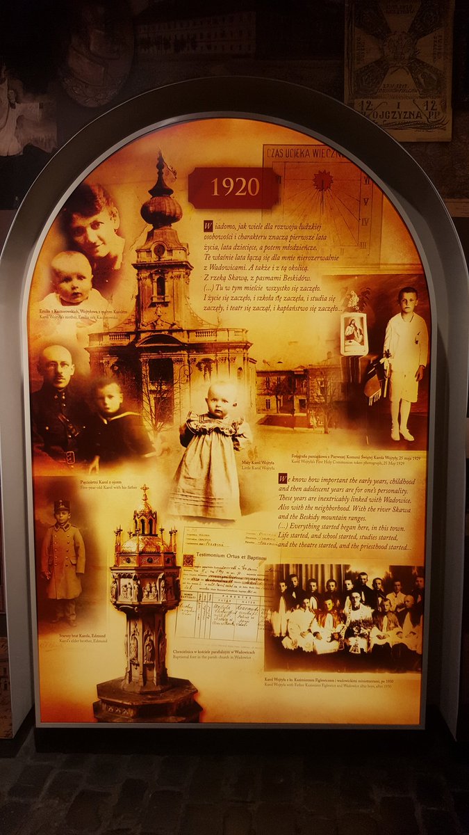 RadekPyffel's tweet photo. Świadectwo dojrzałości Karola Wojtyły. Nie ukrywam, że zaimponował mi najwyższymi ocenami z języków #łacina #greka #niemiecki (i oczywiscie #polski).
Później już łatwo poszło i nauczył się kolejnych, co znakomicie wykorzystywał już jako przywódca Kościoła Rzymskokatolickiego. https://t.co/tMZ5GNJWj6