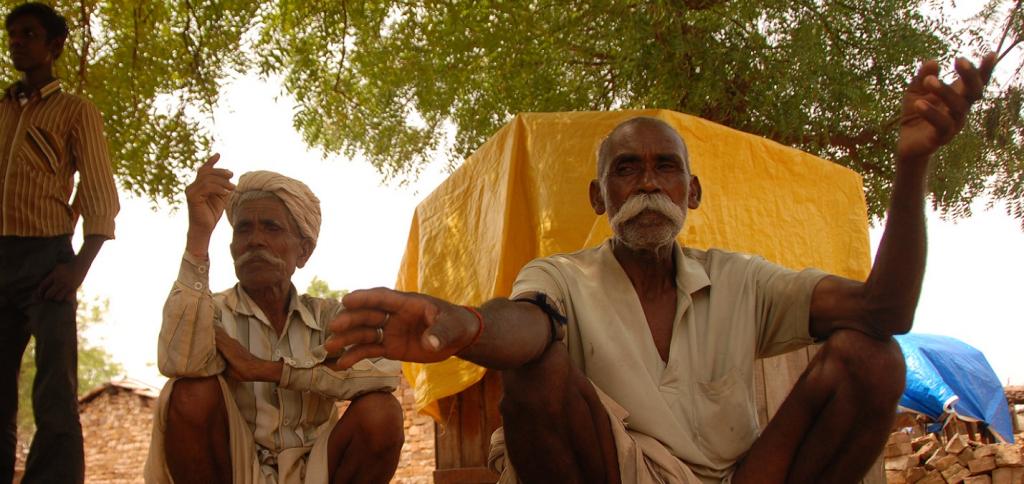 down2earthindia's tweet photo. While India moved 271 million people out of poverty between 2005-06 and 2015-16, the country still has the largest number of people (364 million) living in multidimensional poverty https://t.co/2AZhpGtNYJ https://t.co/DGI7OKVTng