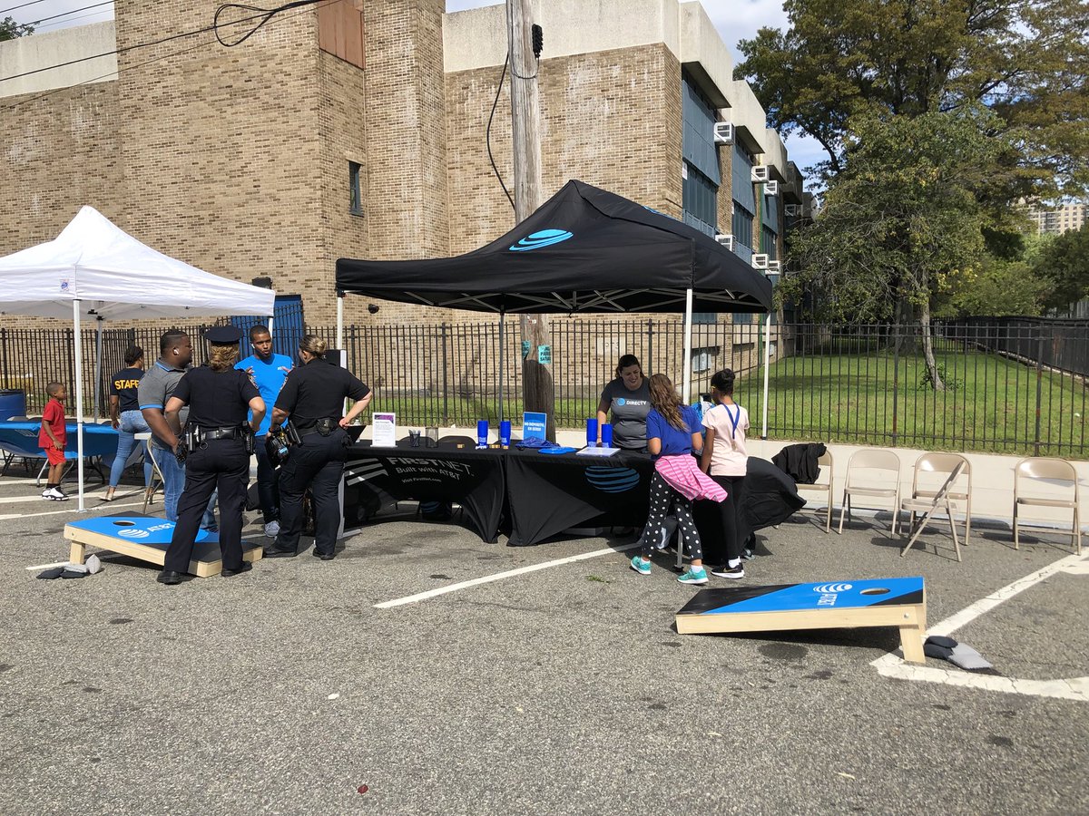 LarissaHusosky's tweet photo. Honoring our NYC First Responders at the Day For Kids Festival at the Kips Bay Boys &amp; Girls Club!  @BGCA_Clubs Thank you @AbicarGonzalez and the 86th Street Team for your partnership!! #FirstNet #MobileMadness #teamwork #MobileNYNJ 👮‍♀️👮‍♂️👩‍🚒👨‍🚒 https://t.co/erFsOqt3r4