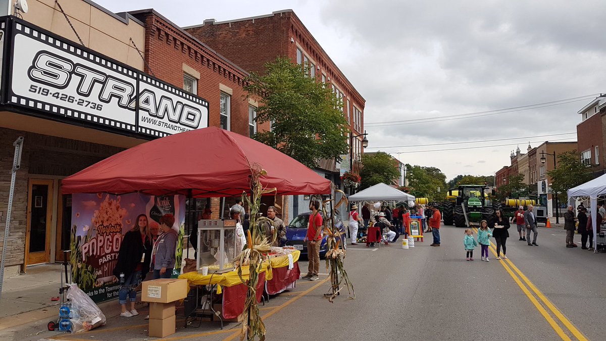 r2rfilmfest's tweet photo. #NorfolkPopcornParty at #R2RFF today in downtown Simcoe #NorfolkCounty https://t.co/qIHlLl5afH