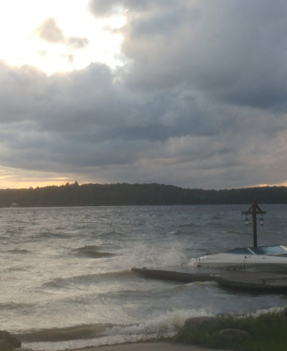 lkrossolife's tweet image. Ripped the cleats out of the dock #lakerosseau. #stillnopower #cottagelife