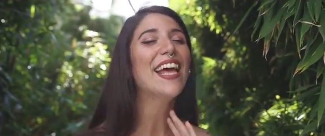SGNewsSpain's tweet photo. Aquí tenéis una versión a piano de ‘Back to You’ por @BelyBasarte 😊
https://t.co/R43FAhmZ0n https://t.co/SW16Ks7l7T