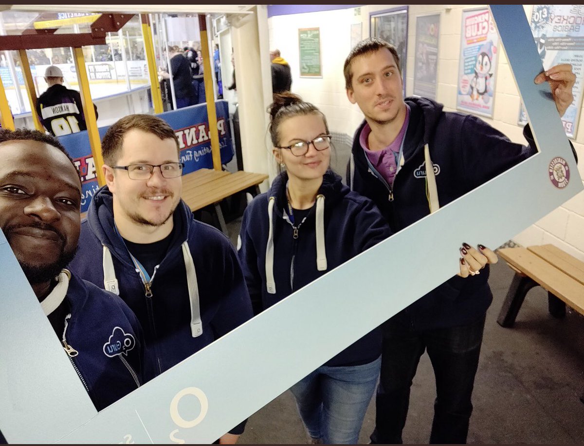 emmawatson0623's tweet image. O2 Sale are down @Mcr_Storm tonight we our HUGE selfie frame and our AMAZING snapchat filters #StormvSheffield #o2sale @MIDCommsUK 🏒⛸❄️💜💛💙