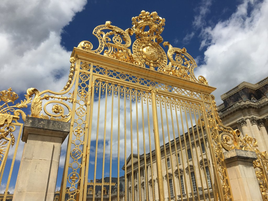 mathew_riva91's tweet photo. Paris – The Reign of Beauty https://t.co/x6AfU0hegC https://t.co/BIIoyvvYS6