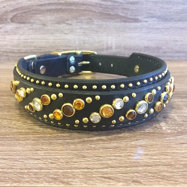 Pacocollars's tweet photo. Ever wondered what a deluxe Piper with a unicorn border looks like? β¨π¦β¨#dogsofinstagram #pacocollars #picsofpacos #customcollars #customdogcollar #leather #leathercollars #saturday #fashion #glamour #dognecklace #handmade https://t.co/hjCv4OOBON