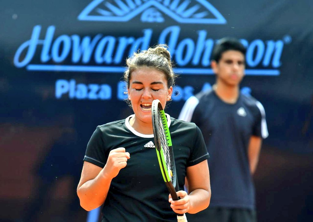 SanLorenzo's tweet photo. 🎾 Fernanda Brito 🇨🇱 es la Campeona del #WCCASLA 🏆 @FciasLaSante 👏
61 64 ante Catalina Pella en la final disputada en Ciudad Deportiva. https://t.co/er1bUChee9