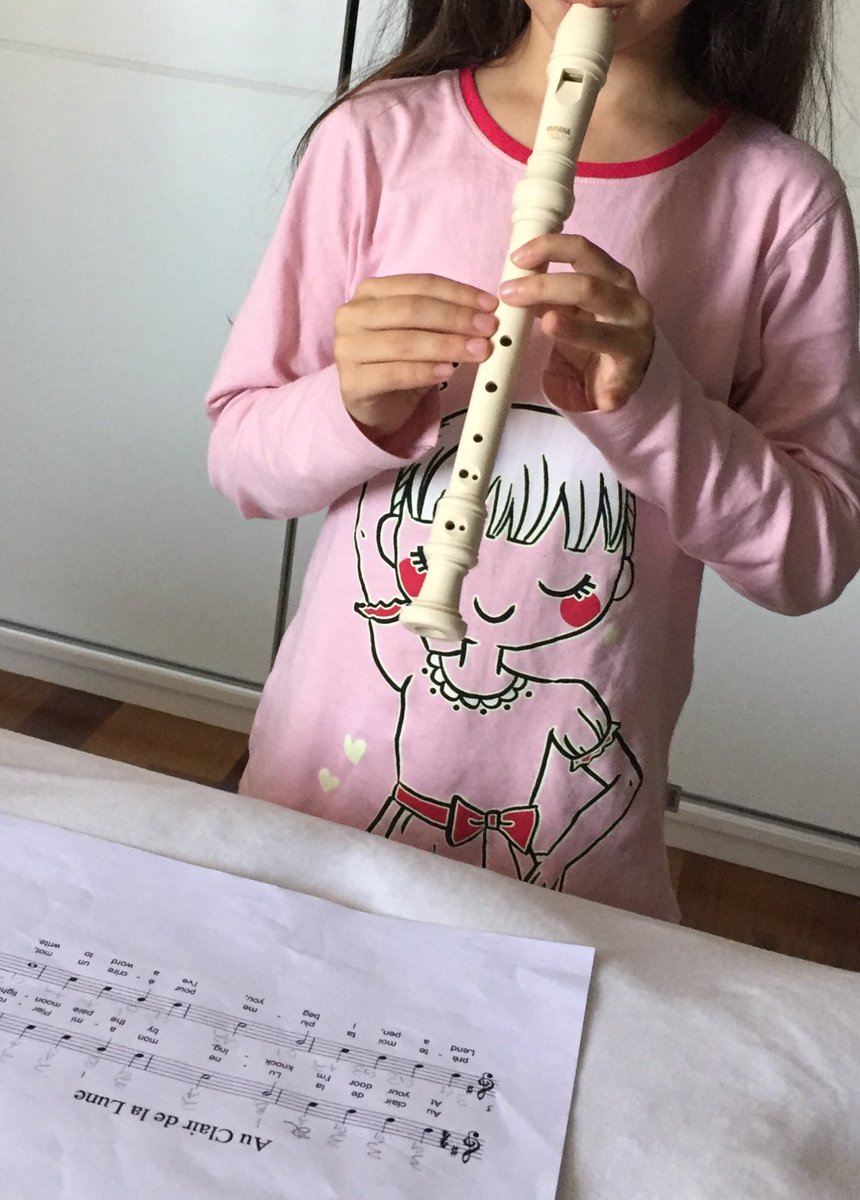 panberlinck's tweet photo. Momento nostalgia... Me lembrei de quando meus dois filhos mais velhos estavam aprendendo a tocar flauta... enlouquecedor! 😬 Agora é a vez da caçula, minha última chance! Aproveitem cada minuto com seus filhos. Mesmo desafinados, eles são único! https://t.co/oGiwiYSENq