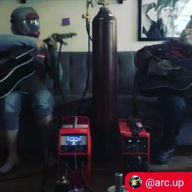 froniuswelding's tweet image. 😎😎😎🕺🏾🕺🏾🕺🏾
#RepostSave @arc.up with @repostsaveapp ・・・ Dueling welders #magicwave #arcguitar #tigwelding #welding #weldlife #weldporn #froniusfriday bit.ly/2zodMWd