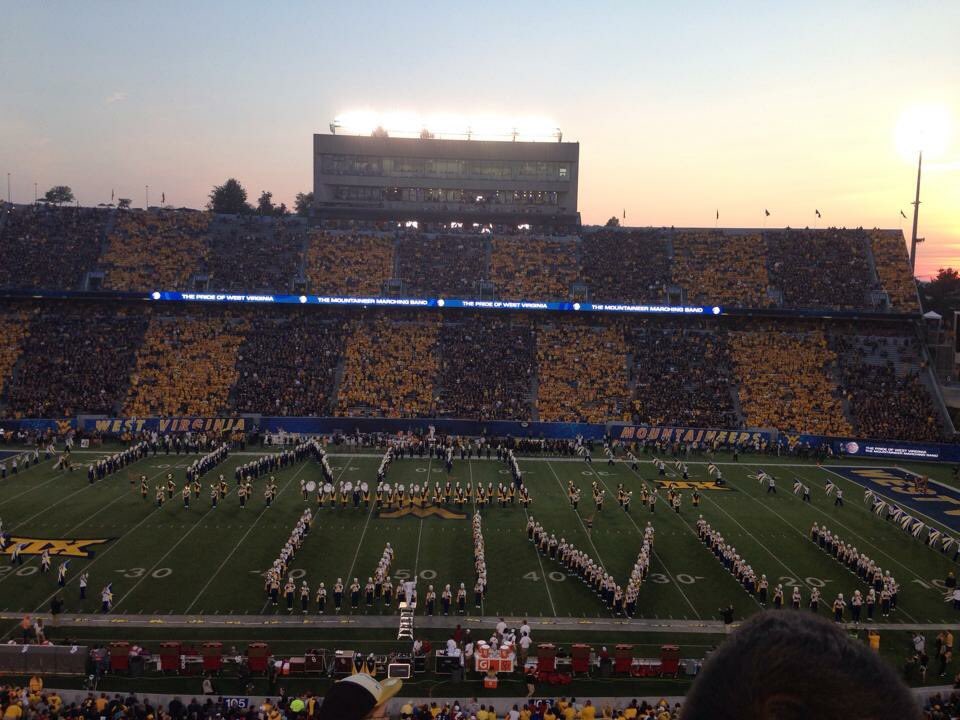 The_Lofts's tweet photo. Who’s ready for some Mountaineer football?! We know we are! 🏈 #LoftsLife #LetsGo https://t.co/sAG0OOOsEq