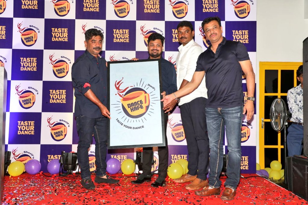 proyuvraaj's tweet photo. Master @rajusundram inaugurated 
Chreographer @sherif_choreo's
#DanceCafe at Valasaravakkam today 

@DanceKafe https://t.co/0aAFSkrxhU