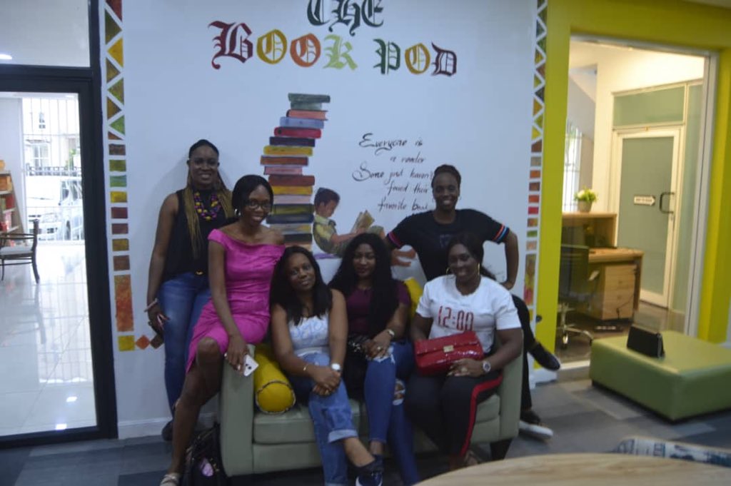 thebookpodng's tweet photo. ... And today ended on a beautiful note. The #PortHarcourtMoms had so much fun at the #BookClub that they decided to take a group picture afterwards.
... Moms can read and have fun too.
#Books #Coffee #Bonding #ReadAndSip #Bibliophile #Library #BookClub #PHLS #MomsBookClub https://t.co/NdAiMj9fJa