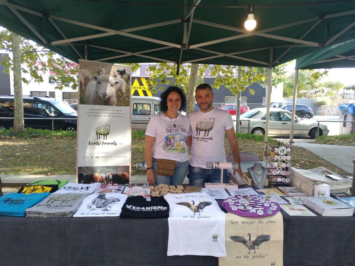 Events4Animals's tweet photo. 🙋🏻♀💁🏻♂Estamos en la Segunda #NaturVegIgualada‼️
En nuestro stand solidario de #Events4Animals, con muchas cosas chulas, para recaudar fondos y así poder preparar futuros eventos benéficos a favor de los Santuarios de Animales.
😊Ven y
#AyúdanosAAyudarles 🐭🐷🐥🐮 https://t.co/ZSWciBtQDH