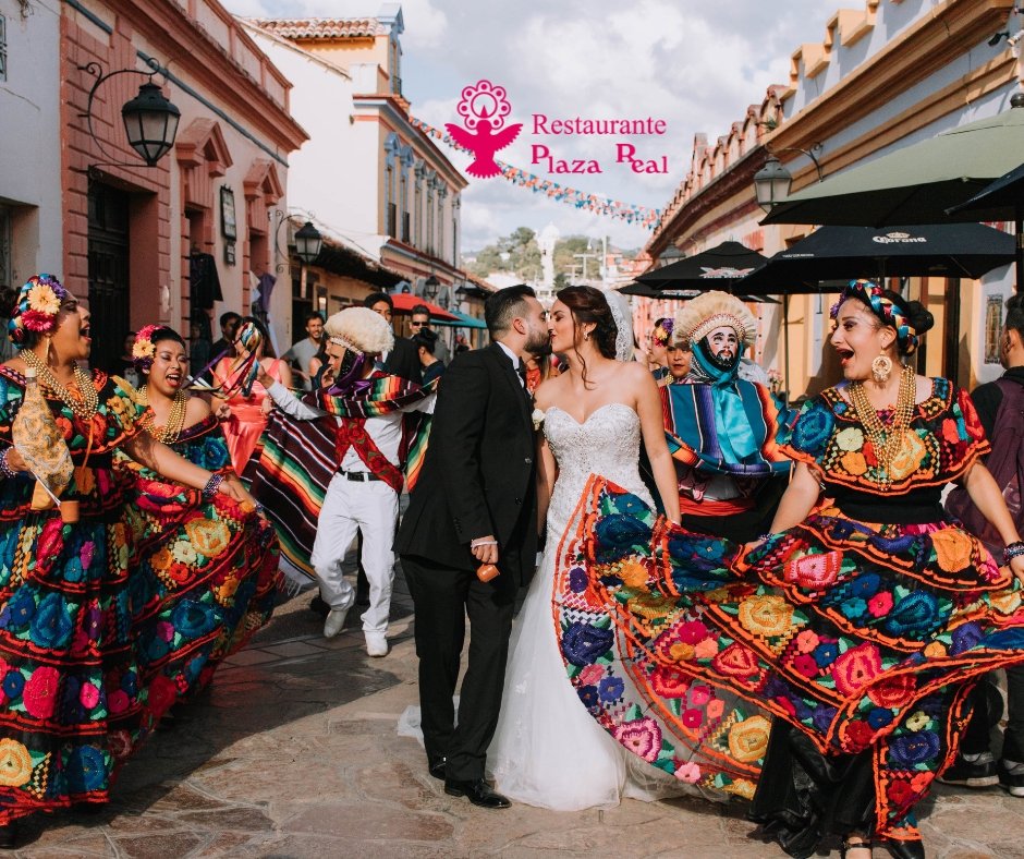 PlazaRealSCLC's tweet photo. Elije Plaza Real tu mejor opción.

Ballet folclórico: @Ensamble Cultural Sabor De Mi Tierra"
Vestido de novia y accesorios: @MarsalaNupcias
Traje o esmoquin y accesorios para el novio: @TrajesRomi 
peinado y maquillaje: @Alonsolaramakeup 
Fotografía y vídeo: @lovecinema https://t.co/MRU0ijr0w5