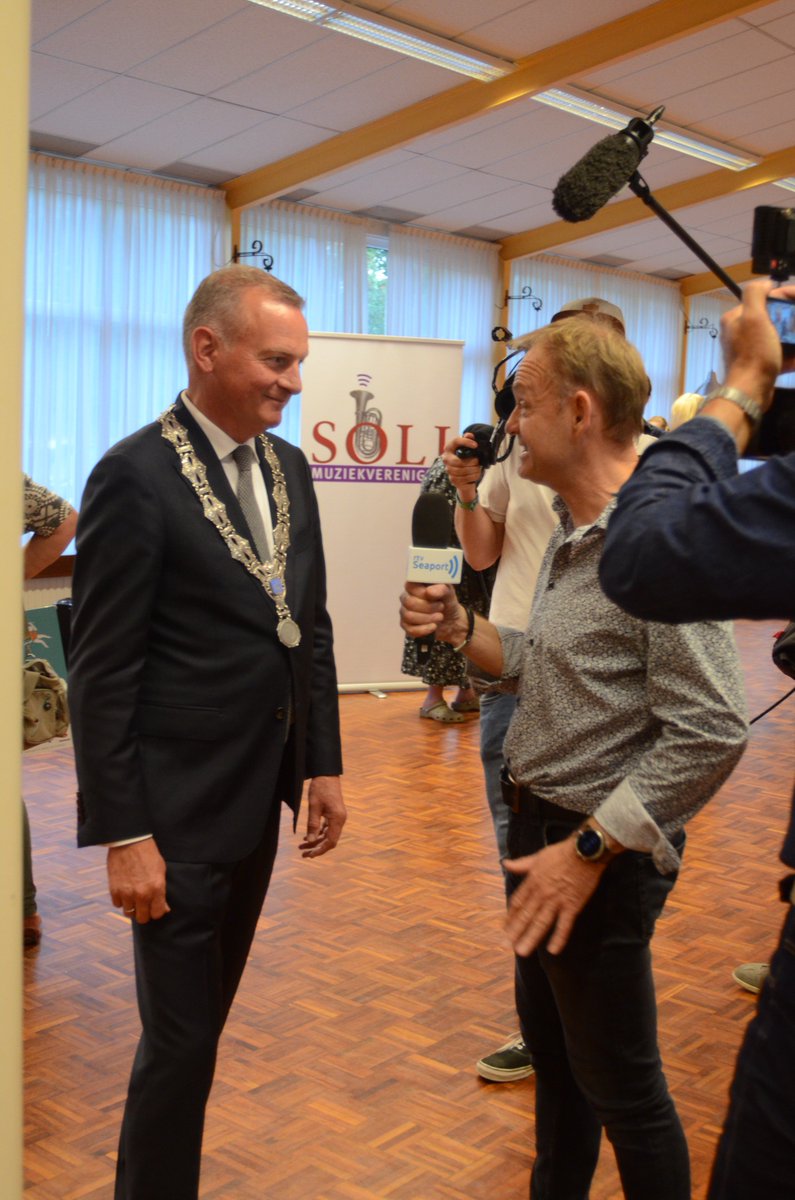 mzvsoli's tweet photo. Om de festiviteiten het maar even af te ronden: @rtvseaport heeft een videoreportage gemaakt van onze huldiging. Bekijk hem hier: 
https://t.co/XvZh39CFey https://t.co/DfRHPtAT13